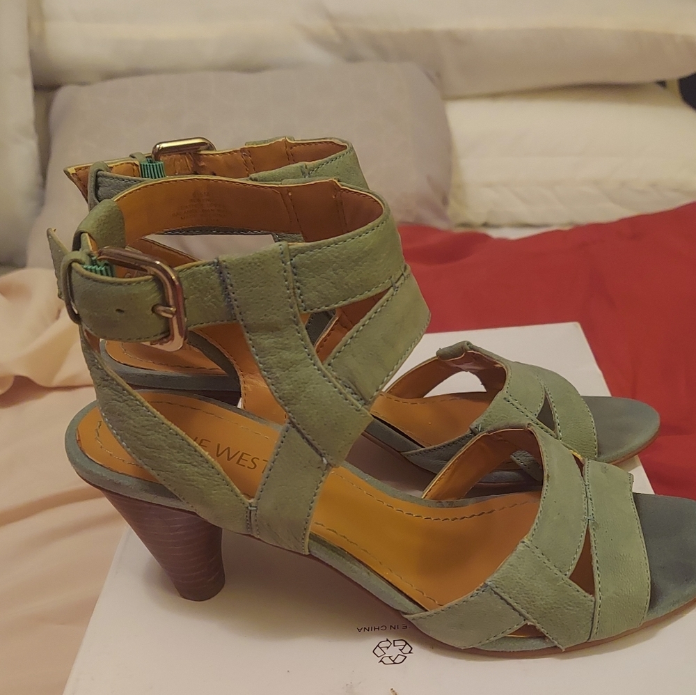 Sandal - Picture 2 of 4